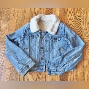 GREAT CONDITION! Kids Cat&Jack Sherpa Lined Denim Jacket. Size Small (6/6X)
